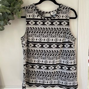 Old Navy Women’s size L Black and White tribal print sleeveless tank
